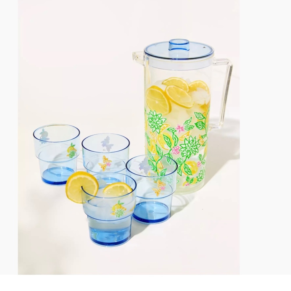 $68 Lilly Pulitzer Pitcher & Cup Set in Clear Make Lemonade Pitcher   New